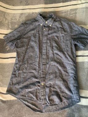 Tommy Hilfiger Short-Sleeve Chambray Button-Down Shirt — Blue/Grey